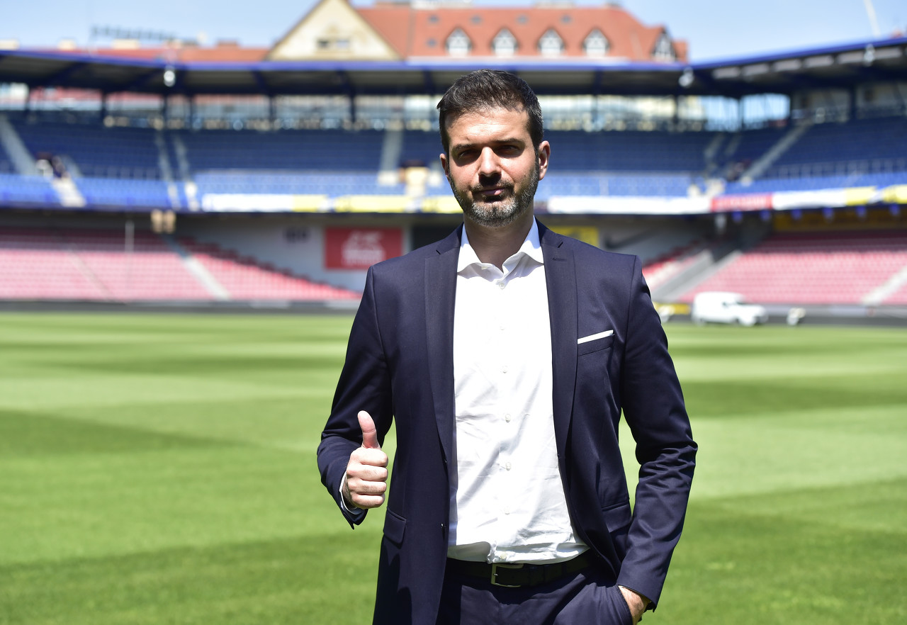 轻球员, 现在才踢了 轻球员, 现在才踢了