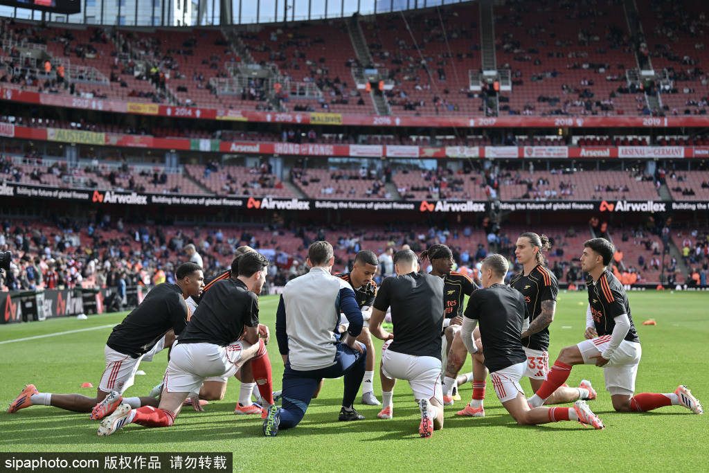 曼城前锋埃, 带领下, 也极大提升